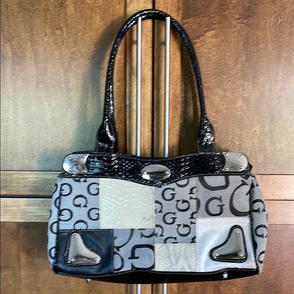 Veneto Black and Gray Shoulder Bag